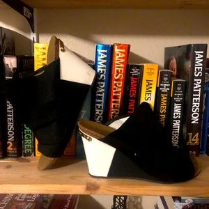 Juicy couture black open toe wedge’s